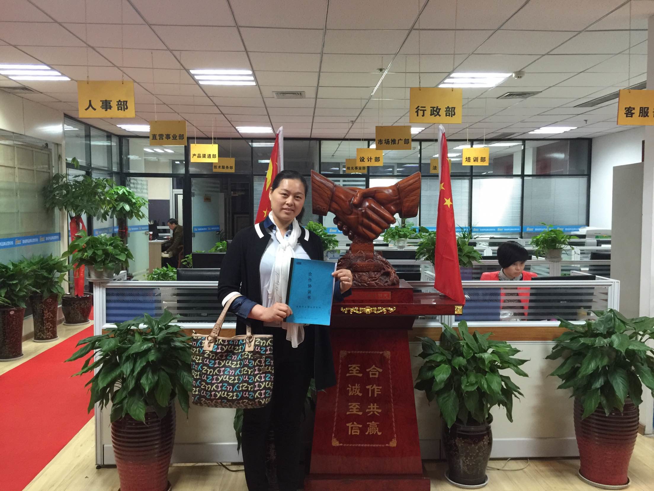 熱烈祝賀易視界內蒙赤峰店簽約成功