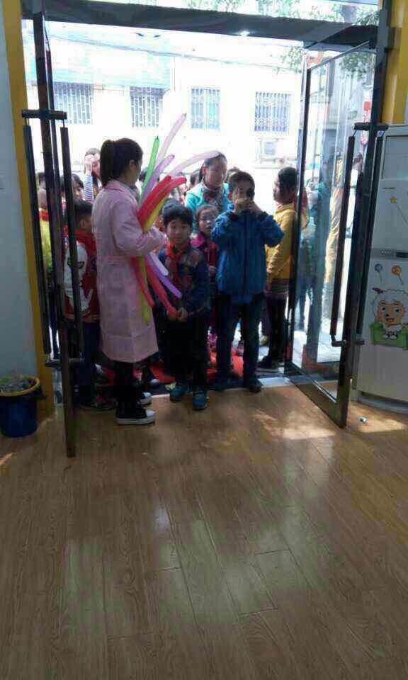 易視界鞏義店今天試營業