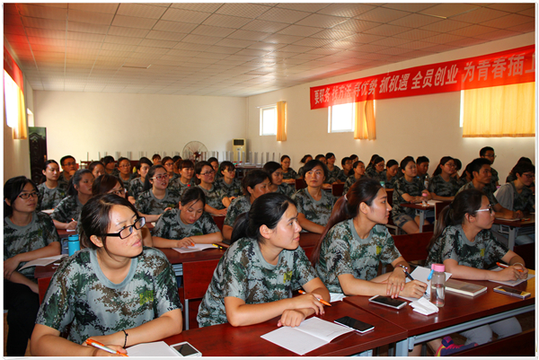 易視界伙伴們在認真做著筆記