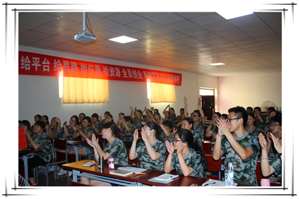 易視界伙伴們為精彩的課程鼓掌