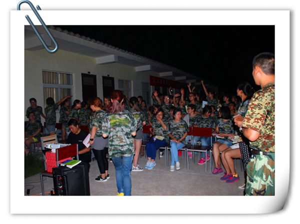 易視界伙伴們露天觀看電影<當幸福來敲門>