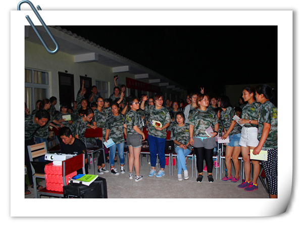 易視界伙伴們露天觀看電影<當幸福來敲門>