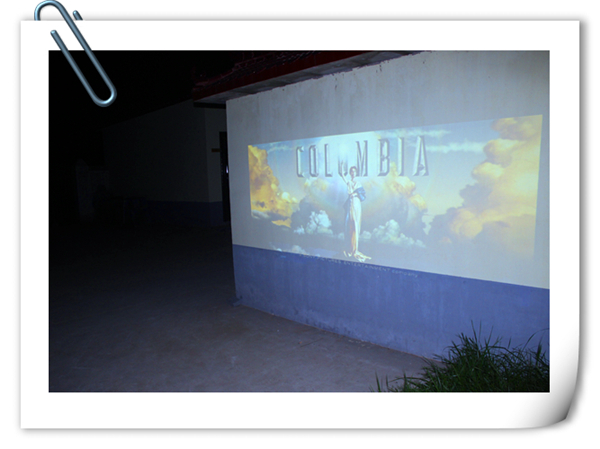 易視界伙伴們露天觀看電影<當幸福來敲門>