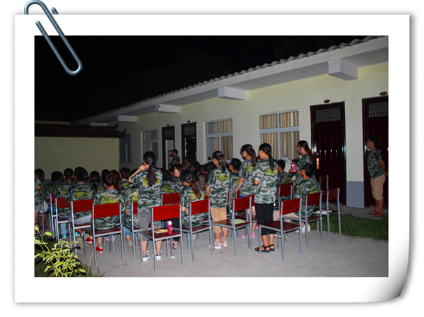 易視界伙伴們露天觀看電影<當幸福來敲門>