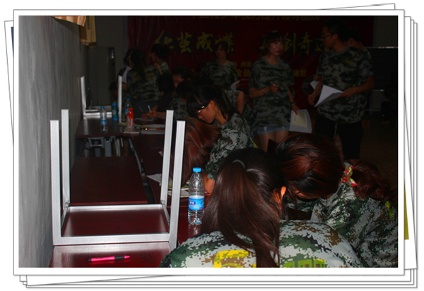 深夜了,還在認真寫作業的易視界伙伴們