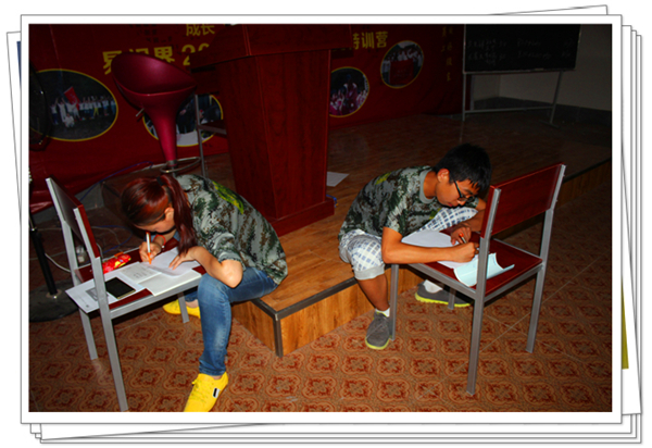 深夜了,還在認真寫作業的易視界伙伴們