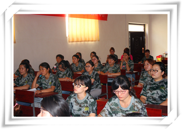 現場伙伴們在認真聽講