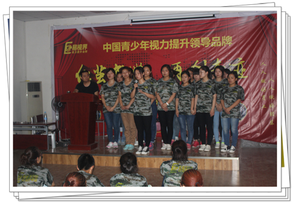 伙伴們感動的上臺發表演講