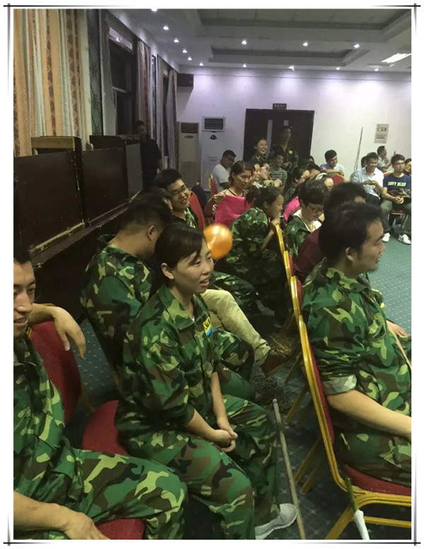 易視界伙伴們在表演精彩的節目