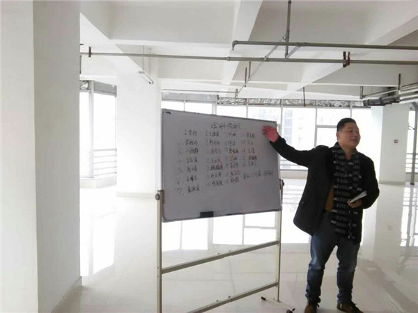 易視界岳總發表演講