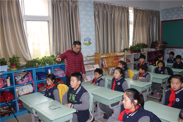 易視界眼健康機構走進鄭東實驗小學