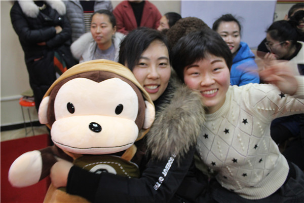 易視界表現優秀的小伙伴上臺抽獎