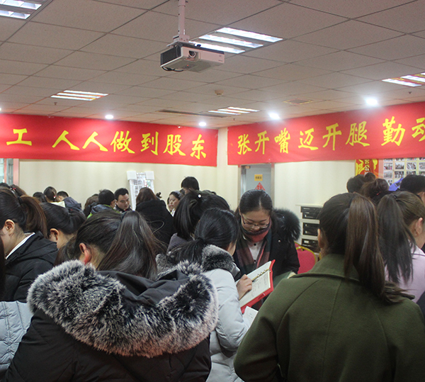 易視界伙伴們認真學習中