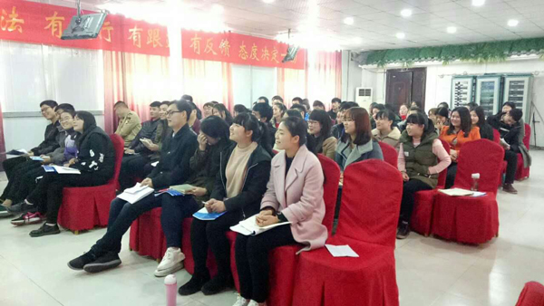 易視界伙伴們認真學習中