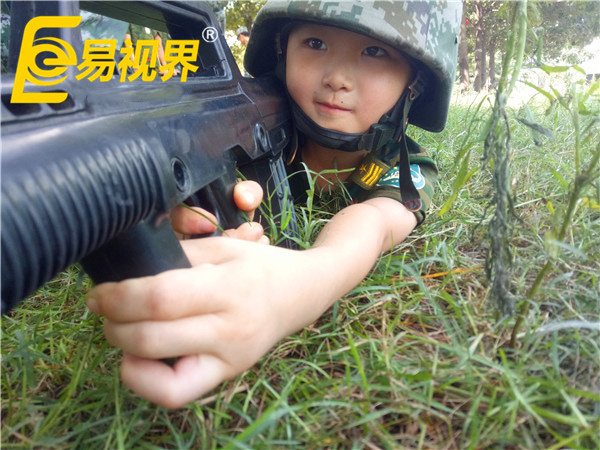 瞄準目標，準備開火