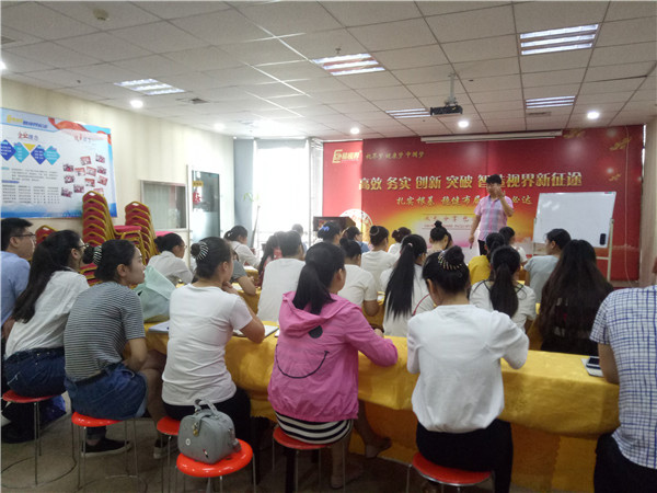 易視界9月份店務技術會進行中