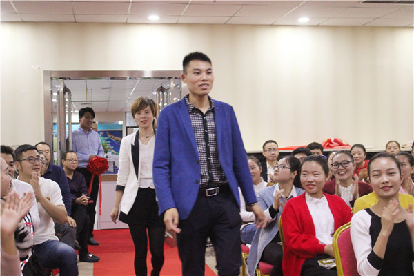 紅地毯走秀來(lái)一波