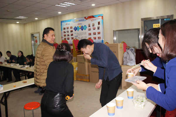 歡樂節目上演中