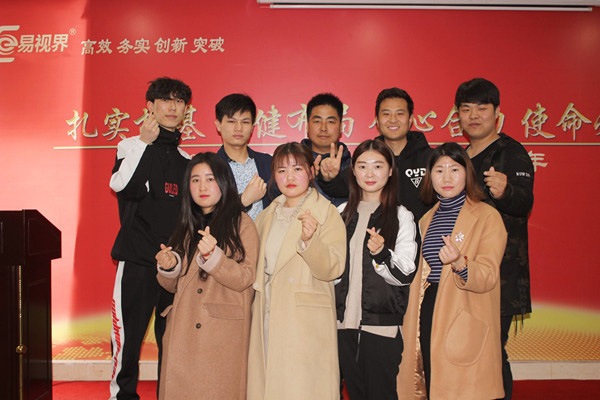 溫馨的團隊合影