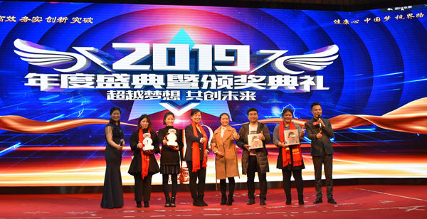 主持人現(xiàn)場抽取的4名幸運(yùn)觀眾