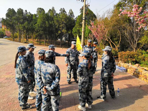 游戲環(huán)節(jié)中，大家齊心協(xié)作，群策群力