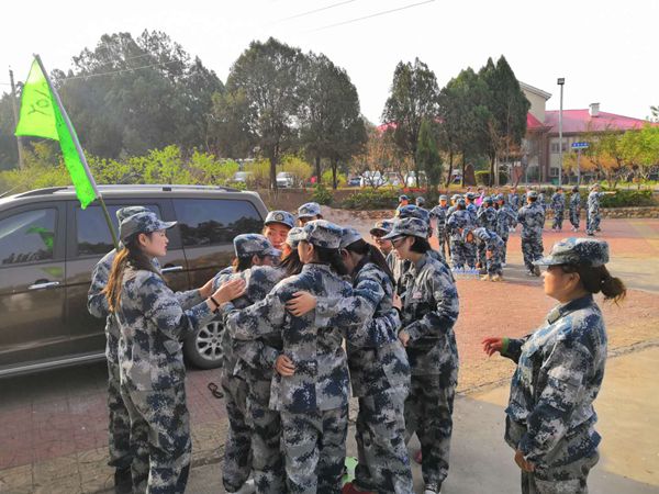 游戲環(huán)節(jié)中，大家齊心協(xié)作，群策群力