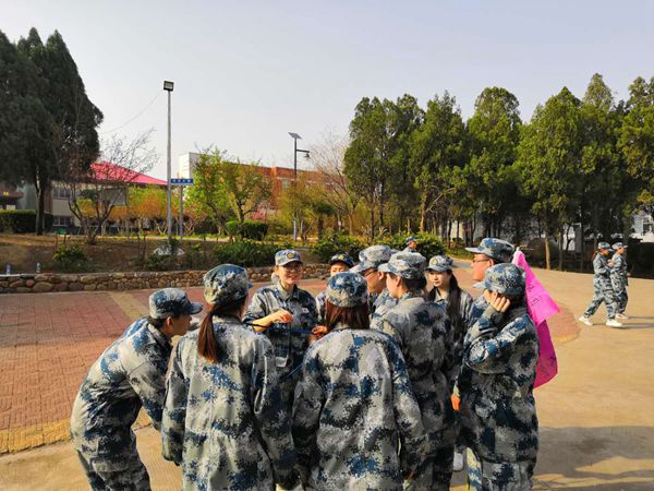 游戲環(huán)節(jié)中，大家齊心協(xié)作，群策群力