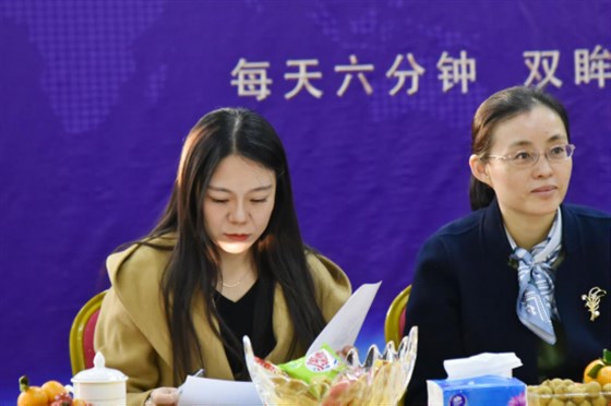 河南經(jīng)貿(mào)院校知名蒞臨鄭州易視界實業(yè)參觀指導 圖四