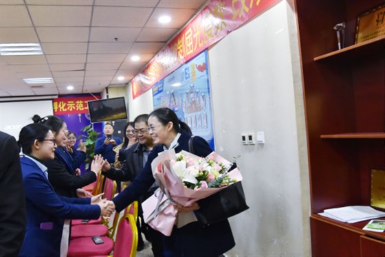 河南經(jīng)貿(mào)院校知名蒞臨鄭州易視界實業(yè)參觀指導 圖六