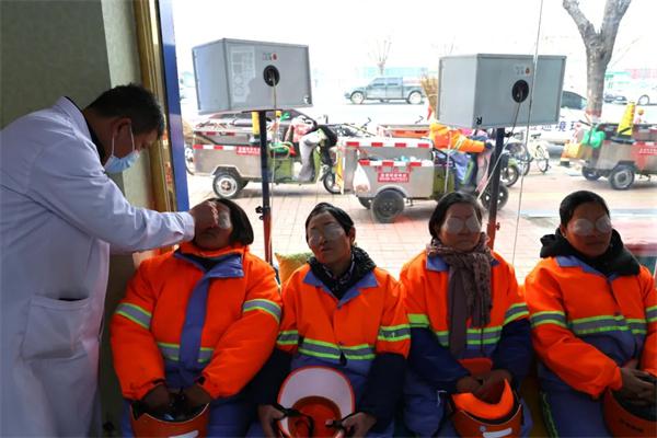 愛心聚焦！易視界300多副老花鏡暖了環衛工人的心！