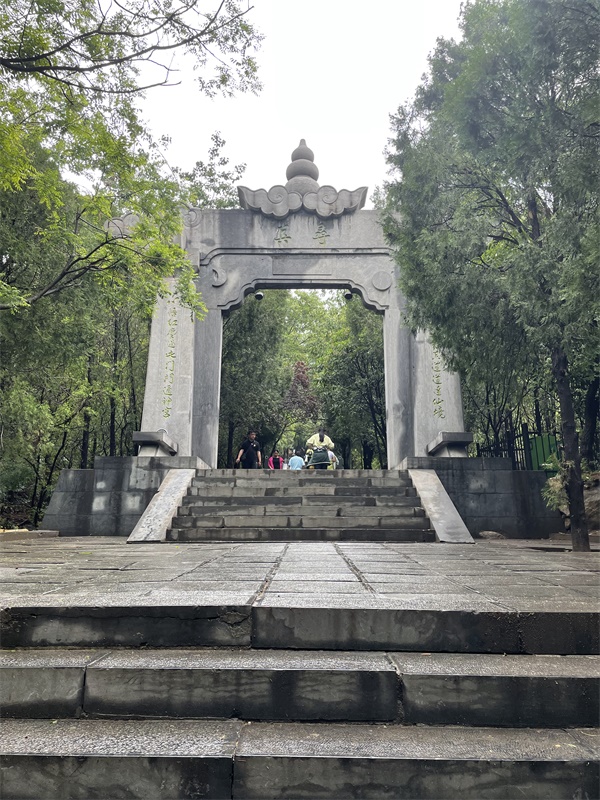 優美的峻極峰風景