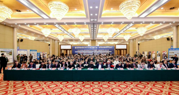 熱烈祝賀易視界創始人榮獲“2023品牌強國·經濟年度人物”稱號