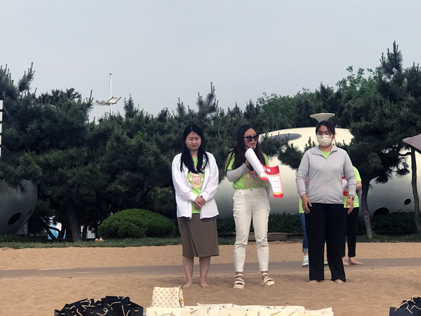 易視界5月表現(xiàn)優(yōu)秀的伙伴上臺領(lǐng)獎