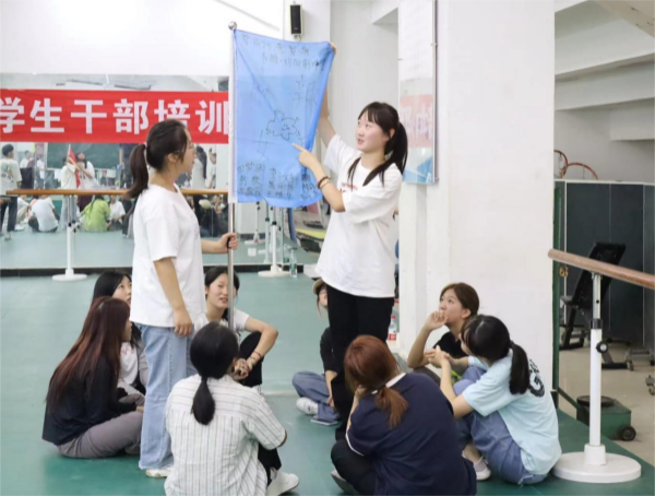 河南經貿職業學院聯合易視界開展學生干部能力提升培訓