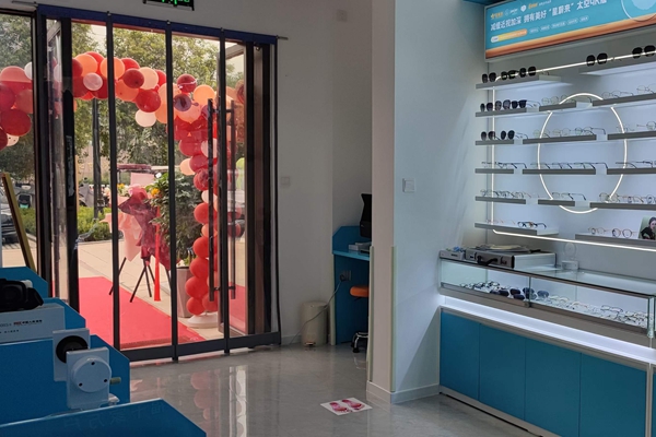 易視界八小店店內環境