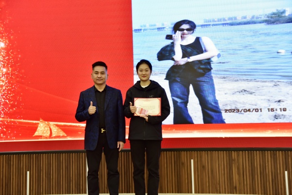 易視界2023年10月技術標兵獲得者上臺