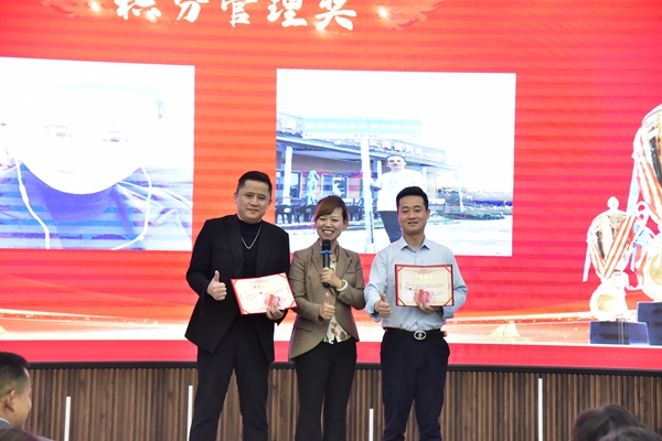 易視界2024年3月積分管理獎獲得者上臺領獎