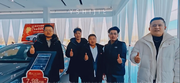 易視界為三位優秀伙伴選購人生第一輛汽車