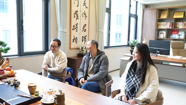 阿呆貓數(shù)字科技集團董事長陳達偉一行與易視界集團總裁陶國文先生相談甚歡