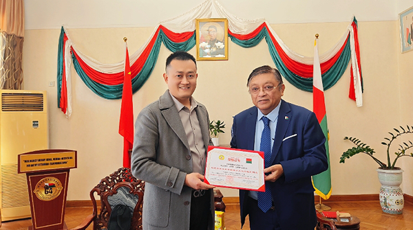 熱烈祝賀易視界全系列產(chǎn)品榮膺馬達(dá)加斯加官方指定眼健康用品