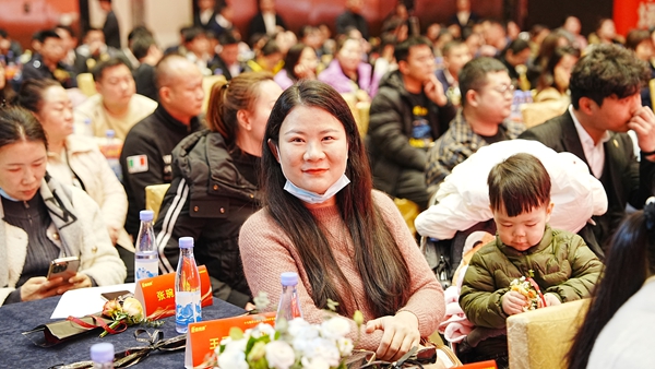 易視界17載感恩如光同行共同守護清晰視界客戶答謝會圖集