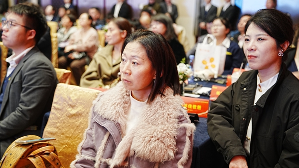 易視界17載感恩如光同行共同守護清晰視界客戶答謝會圖集