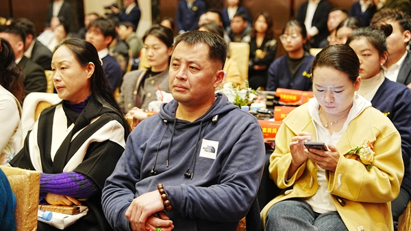 易視界17載感恩如光同行共同守護清晰視界客戶答謝會圖集