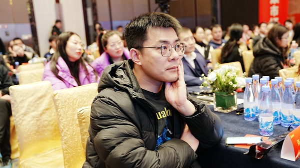 易視界17載感恩如光同行共同守護清晰視界客戶答謝會圖集