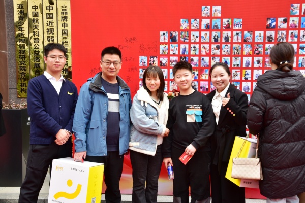 易視界客戶答謝會簽到墻合影留念