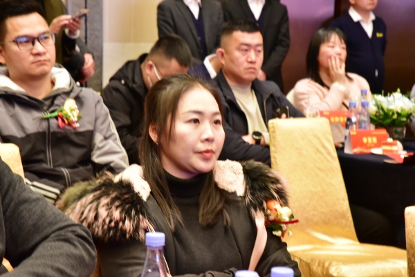 易視界17載感恩如光同行共同守護清晰視界圖集