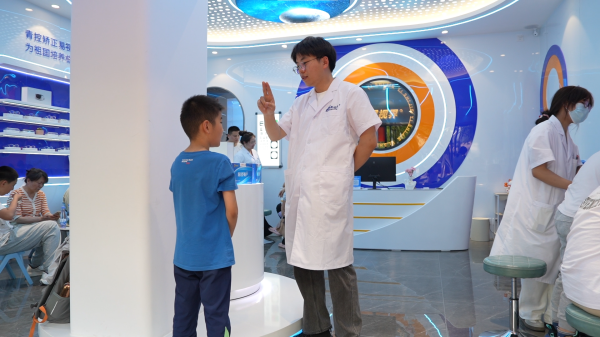 開學季：別讓孩子的視力 “掉隊”