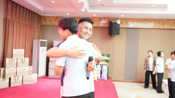 易視界2025年8月嘉獎會暨9月啟動大會精彩圖集