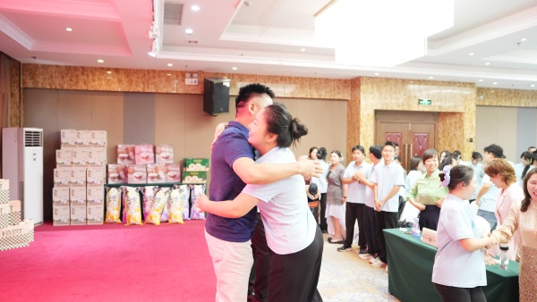 易視界2025年8月嘉獎會暨9月啟動大會精彩圖集