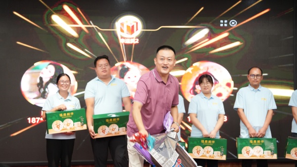 易視界2025年8月嘉獎會暨9月啟動大會精彩圖集